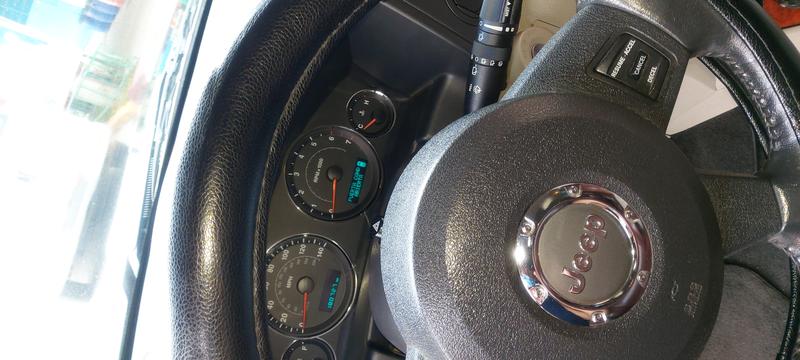 Jeep Commander • 2006 • 180,000 km 14