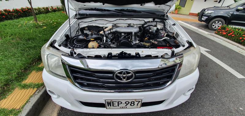 Toyota Hilux • 2014 • 220,000 km 10