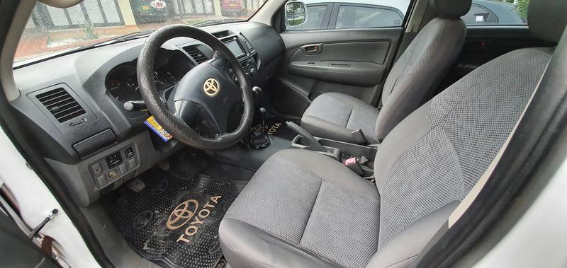 Toyota Hilux • 2014 • 220,000 km 2