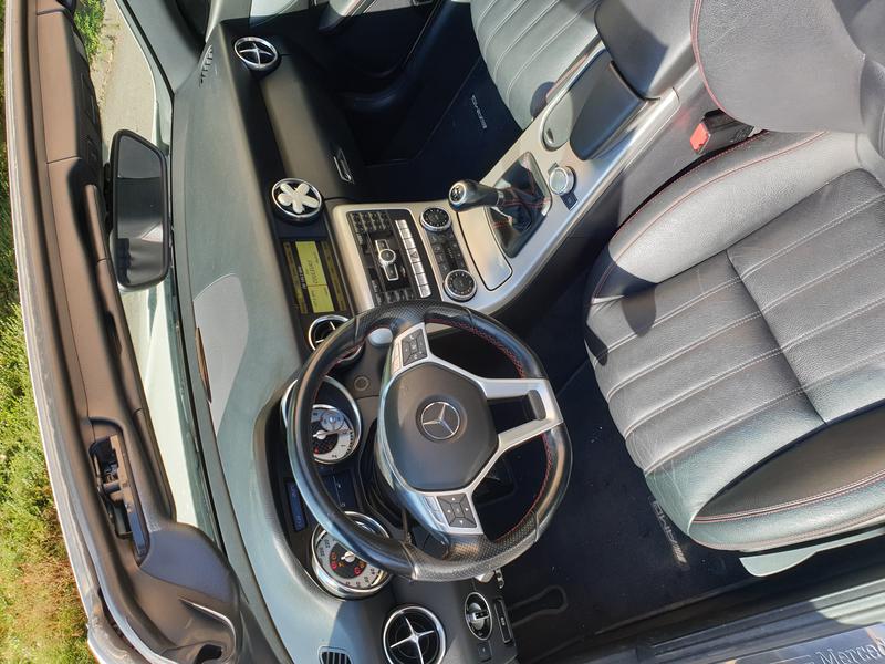 Mercedes-Benz SLK • 2011 • 123,000 km 11