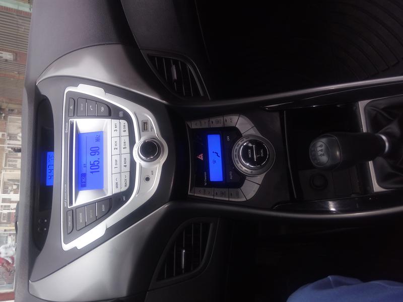 Hyundai Elantra • 2013 • 63,270 km 4