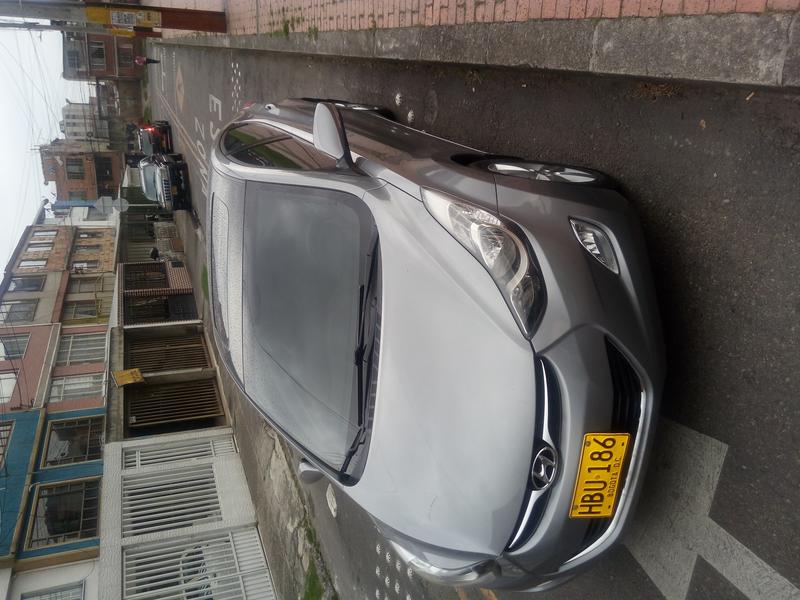 Hyundai Elantra • 2013 • 63,270 km 3