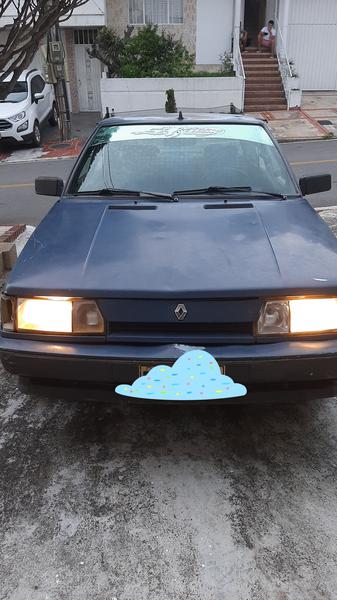 Renault 10 • 1995 • 123,456 km 3