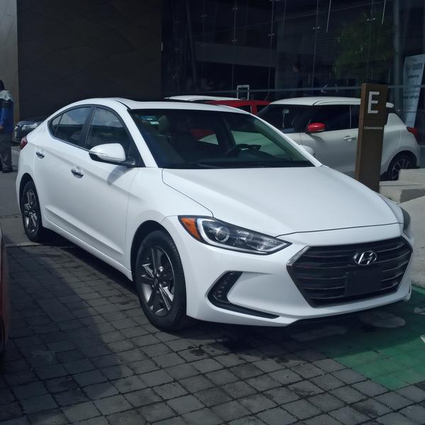 Hyundai Elantra • 2017 • 80,200 km 3