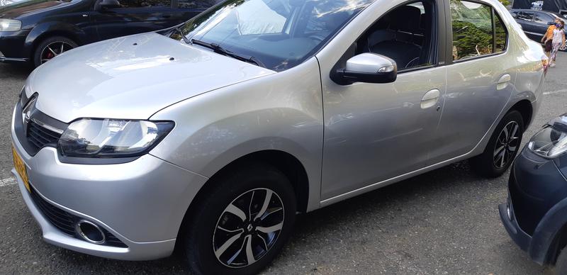 Renault Logan • 2018 • 21,704 km 12