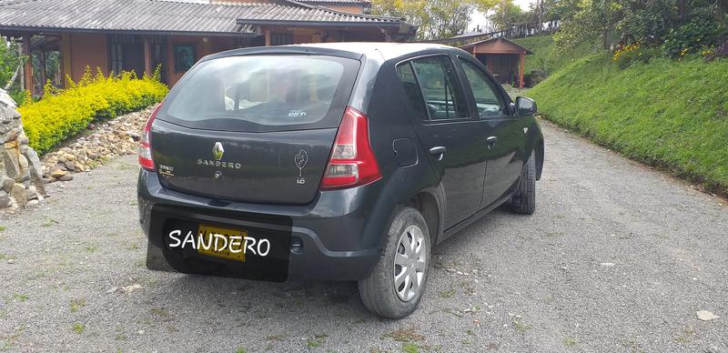 Renault Sandero • 2014 • 76,000 km 3