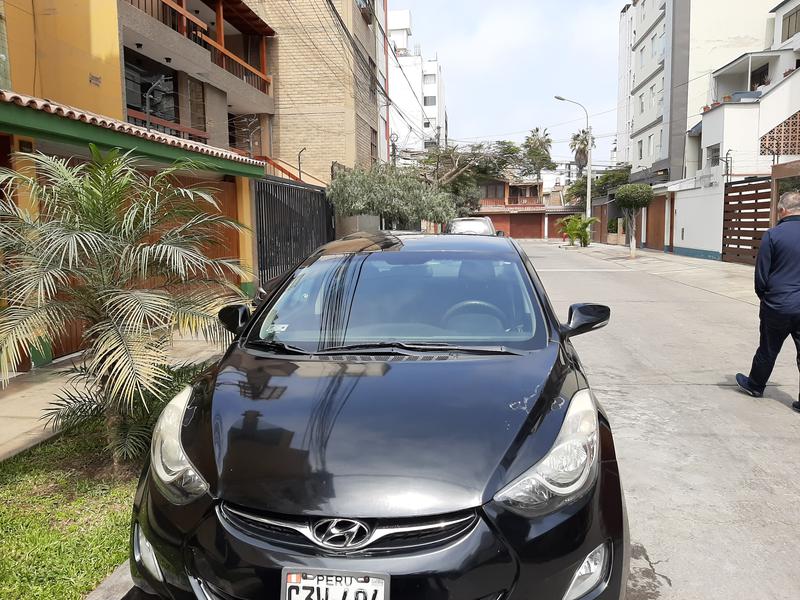 Hyundai Elantra • 2012 • 80,000 km 3