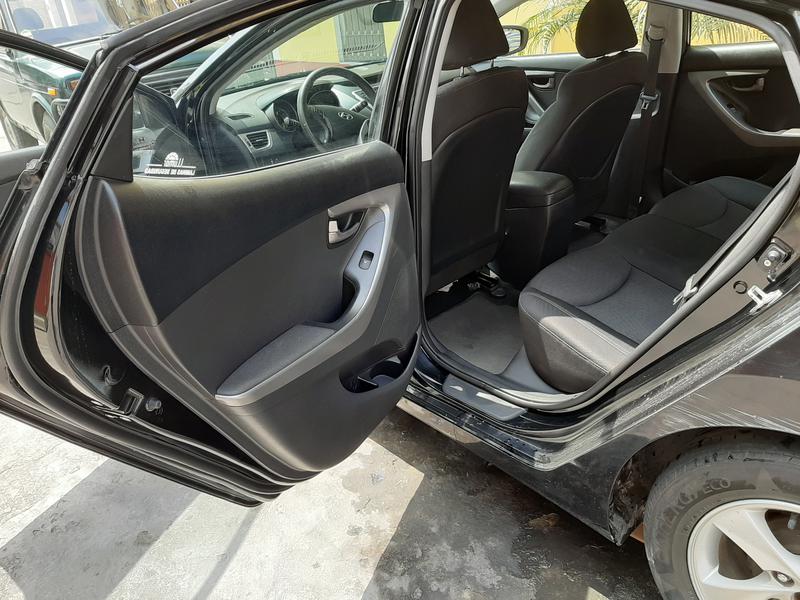 Hyundai Elantra • 2012 • 80,000 km 2