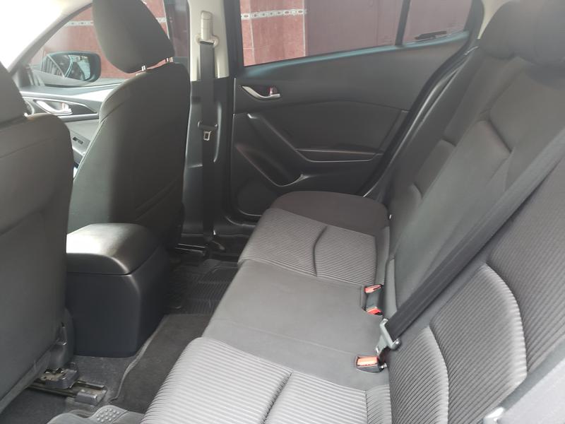 Mazda 3 • 2015 • 21,900 km 2