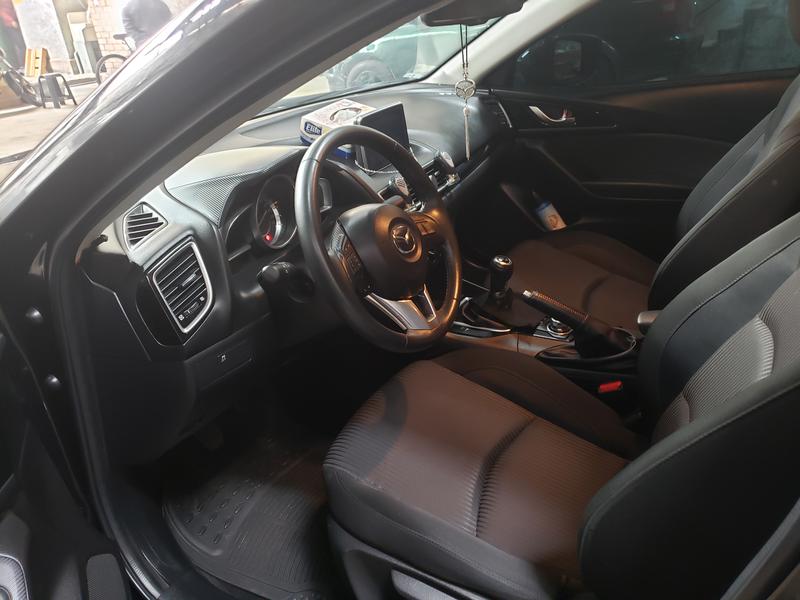 Mazda 3 • 2015 • 21,900 km 5
