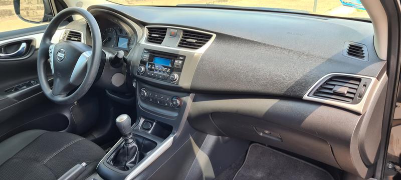 Nissan Sentra • 2018 • 33,000 km 4