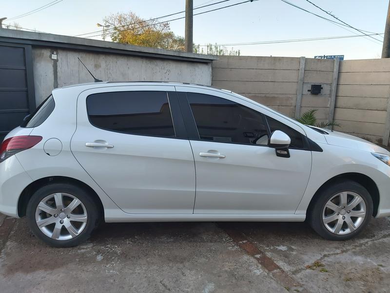 Peugeot 308 • 2016 • 28,000 km 3