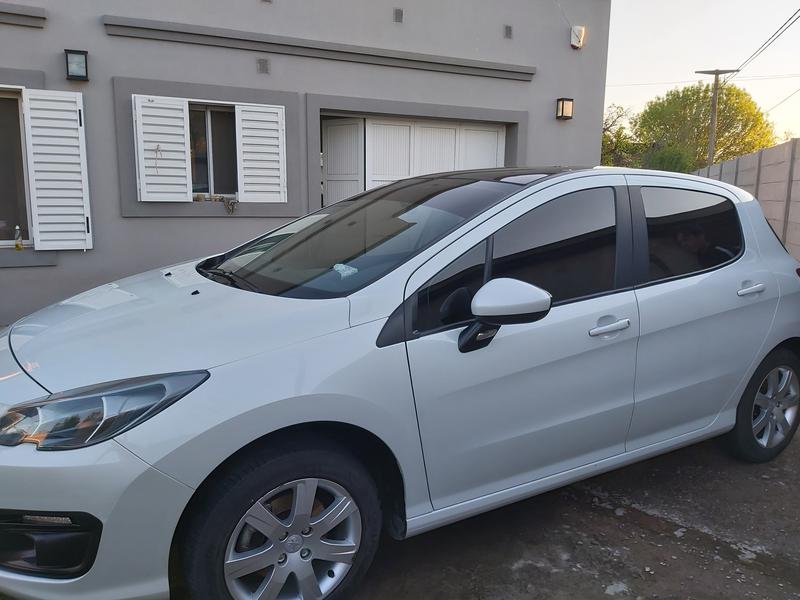 Peugeot 308 • 2016 • 28,000 km 1