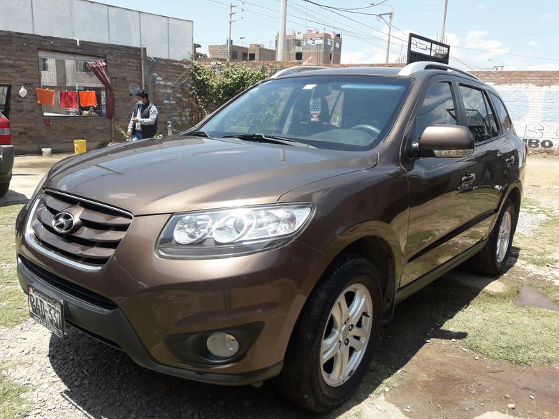 Hyundai Santa Fe • 2011 • 125,000 km 3