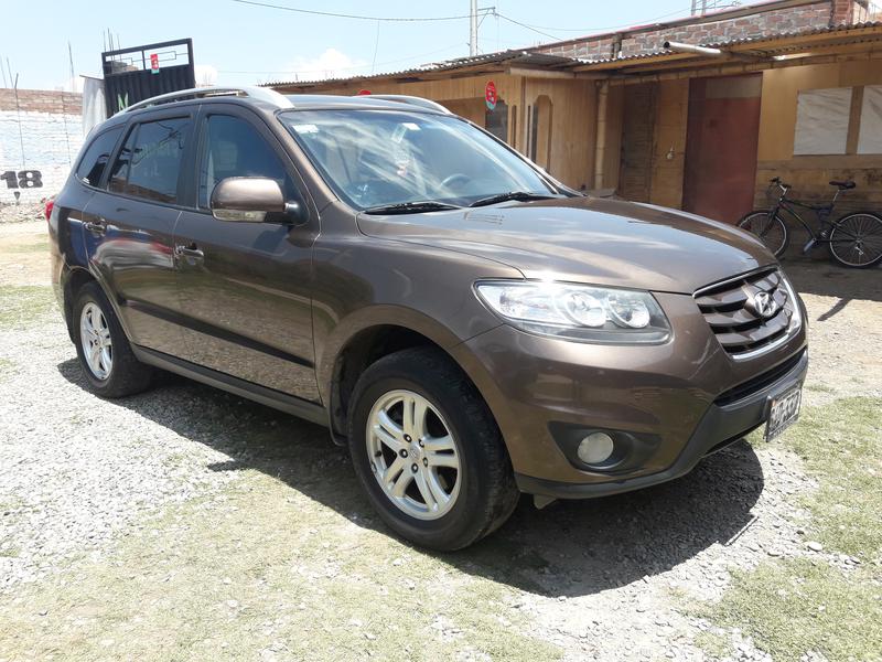 Hyundai Santa Fe • 2011 • 125,000 km 4
