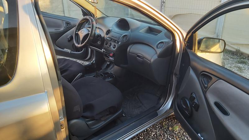 Toyota Yaris • 2003 • 220,000 km 2