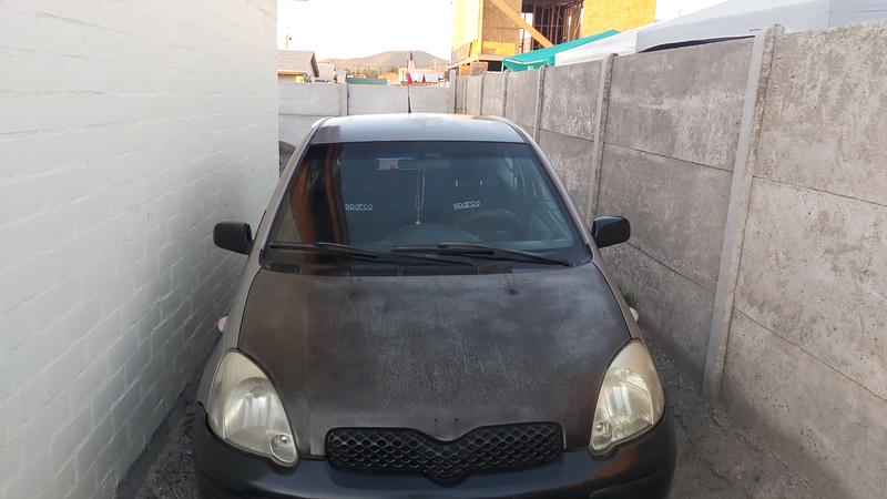 Toyota Yaris • 2003 • 220,000 km 3