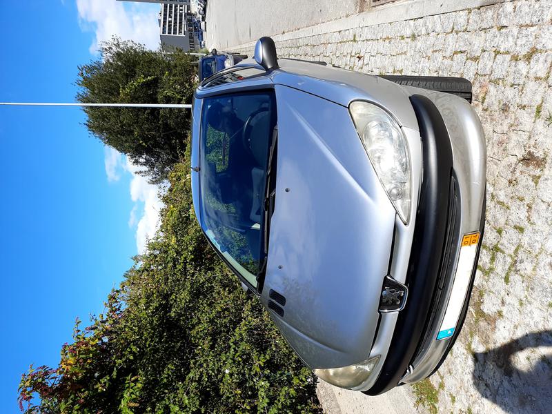 Peugeot 206 • 2001 • 175,000 km 3