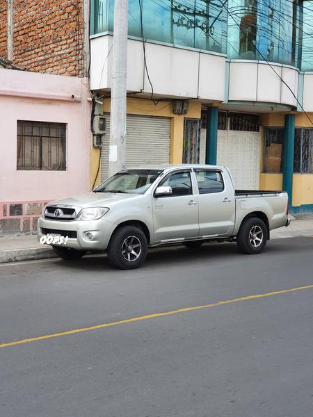 Toyota Hilux • 2011 • 250,000 km 2