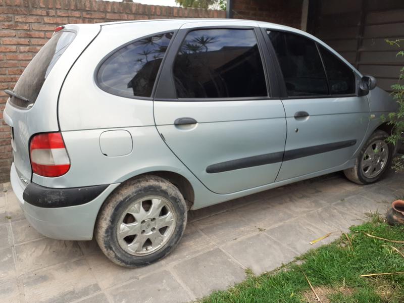 Renault Mégane Scénic • 2004 • 190,000 km 3