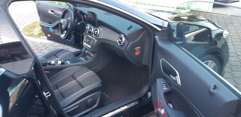 Mercedes-Benz CLA • 2018 • 18,900 km 11
