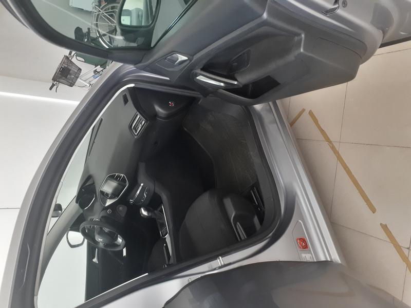 Peugeot 308 • 2015 • 109,350 km 3