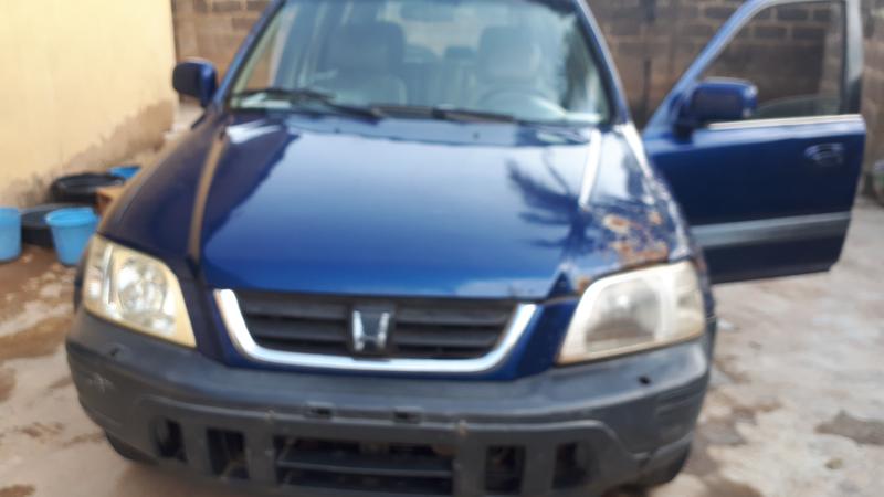 Honda CR-V • 2000 • 150,000 km 6