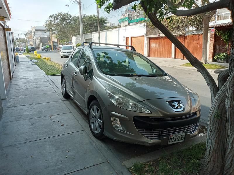 Peugeot 308 • 2011 • 110,000 km 1