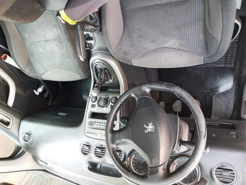 Peugeot 308 • 2011 • 110,000 km 4