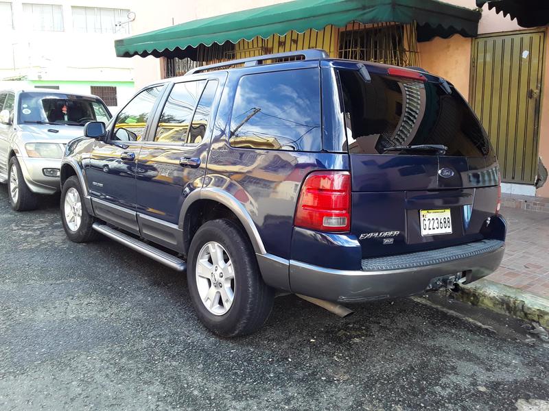 Ford Explorer • 2004 • 131,784 km 3