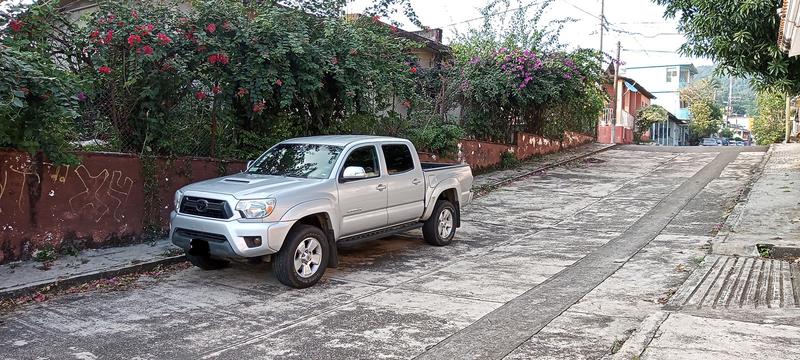 Toyota 4-Runner • 2013 • 120,000 km 1