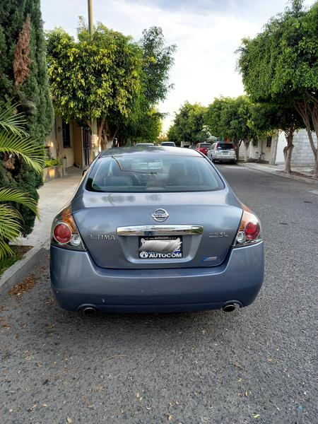 Nissan Altima • 2010 • 152,000 km 3