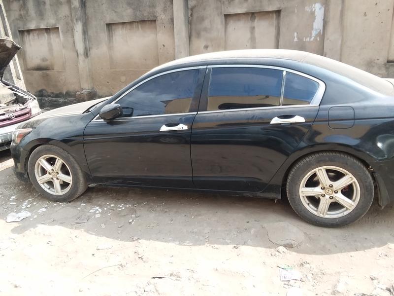 Honda Accord • 2009 • 152,070 km 3