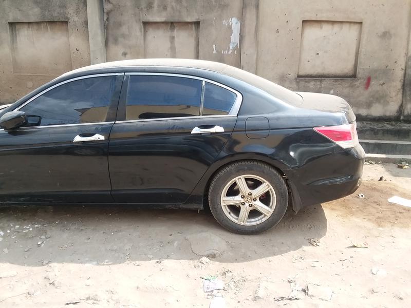 Honda Accord • 2009 • 152,070 km 2