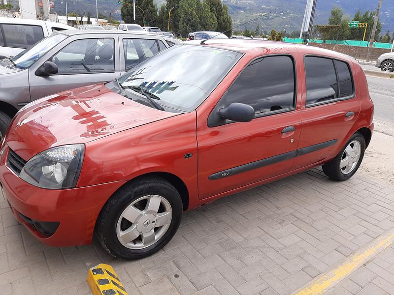 Renault Clio • 2013 • 67,000 km 3