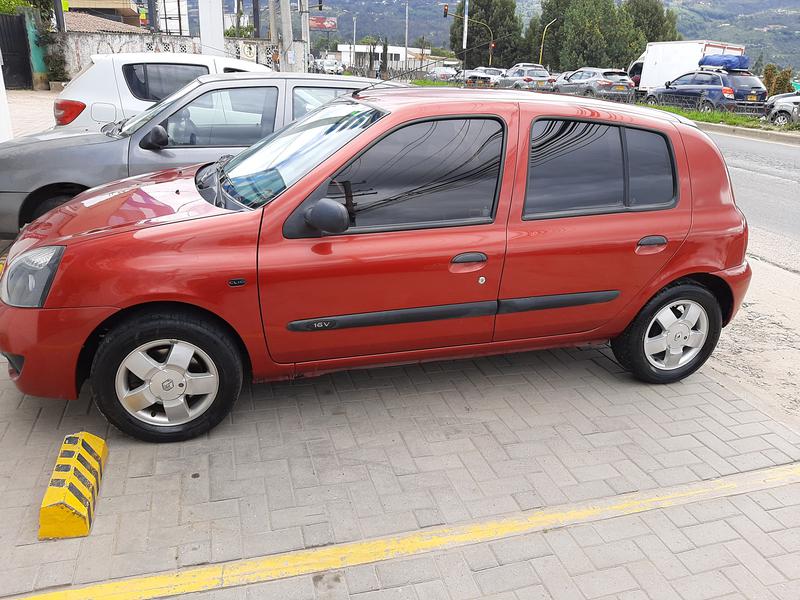 Renault Clio • 2013 • 67,000 km 8