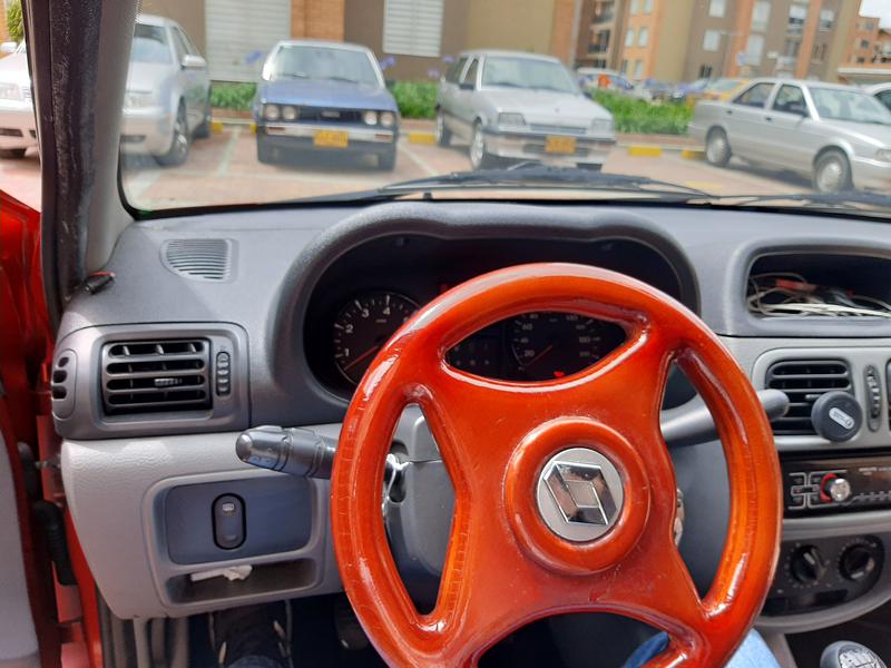 Renault Clio • 2013 • 67,000 km 6