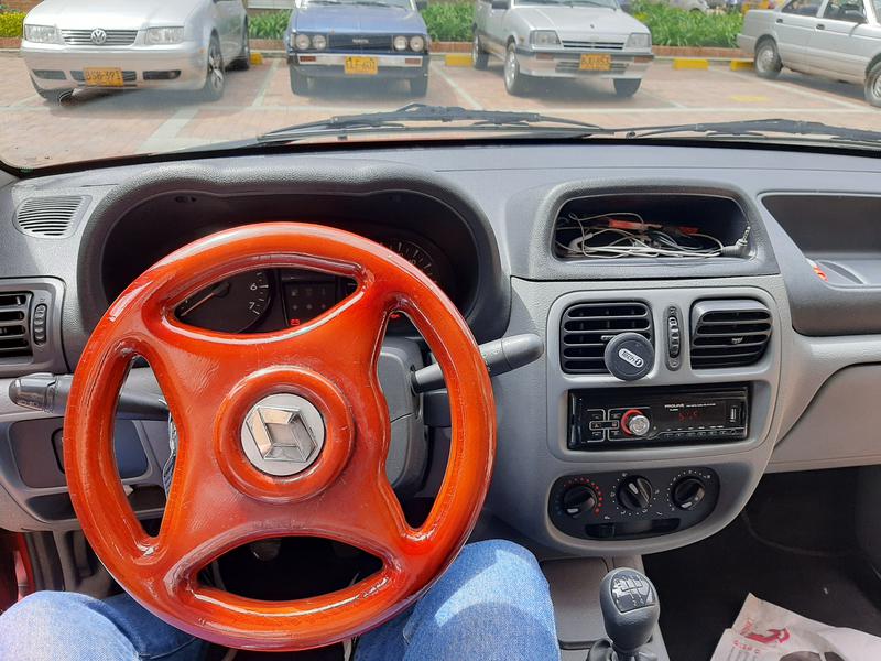 Renault Clio • 2013 • 67,000 km 4