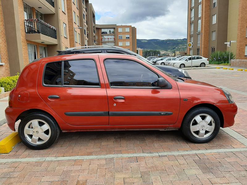 Renault Clio • 2013 • 67,000 km 11