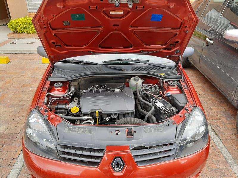 Renault Clio • 2013 • 67,000 km 16