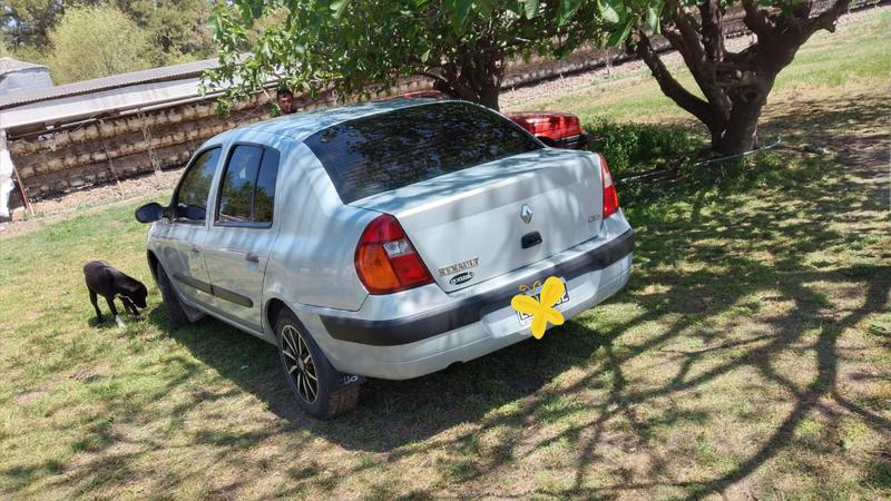 Renault Clio • 2004 • 270 km 1