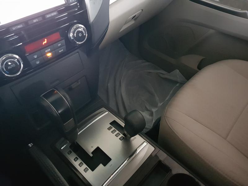 Mitsubishi Pajero • 2015 • 80,000 km 4