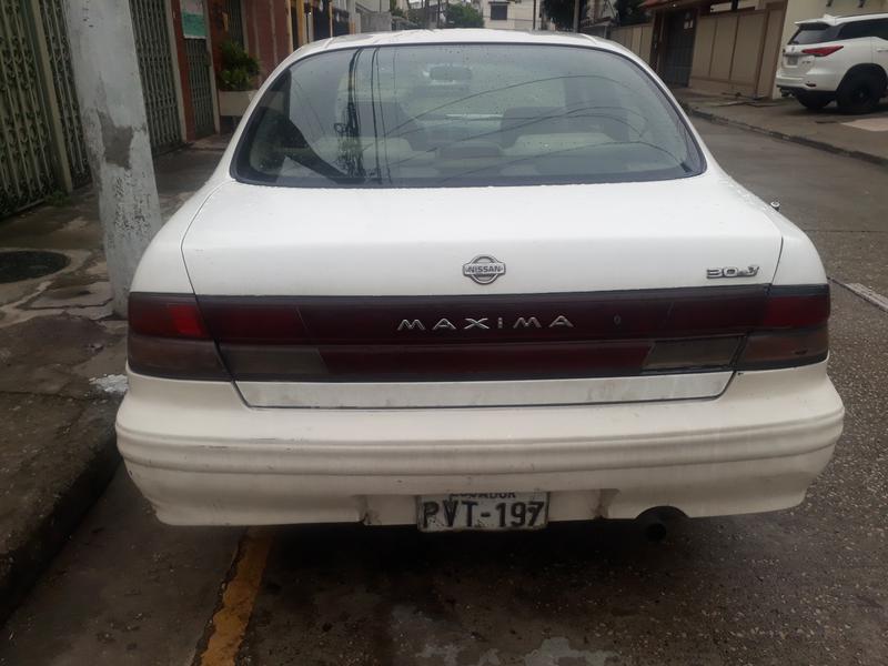 Nissan Maxima • 1997 • 360,000 km 1
