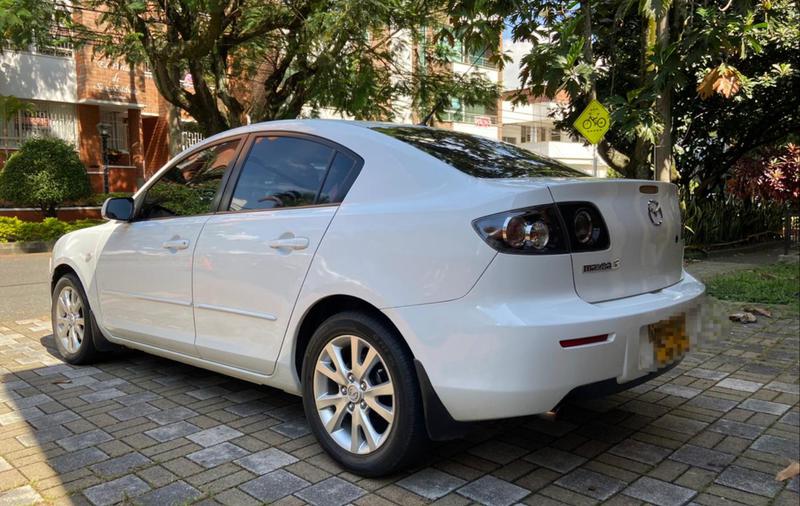 Mazda 3 • 2010 • 92,000 km 4