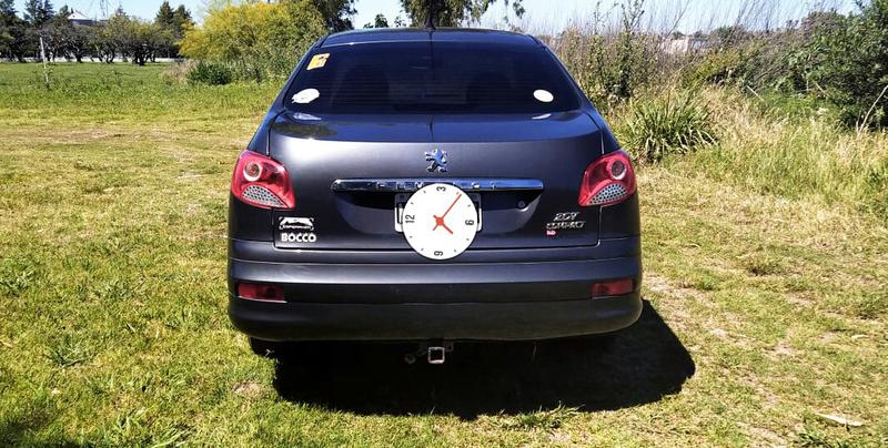 Peugeot  • 2013 • 72,000 km 5