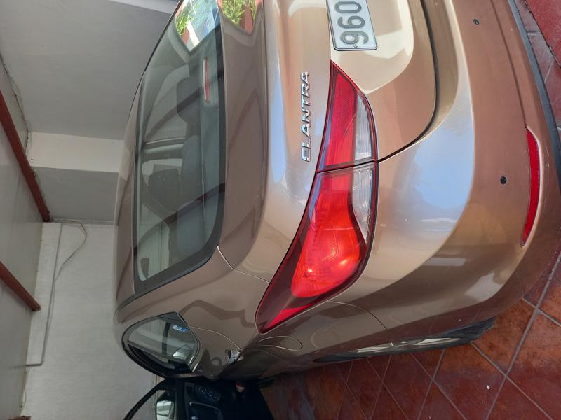 Hyundai Elantra • 2016 • 59,000 km 3