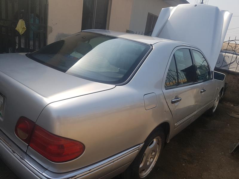 Mercedes-Benz E • 1997 • 108,512 km 2