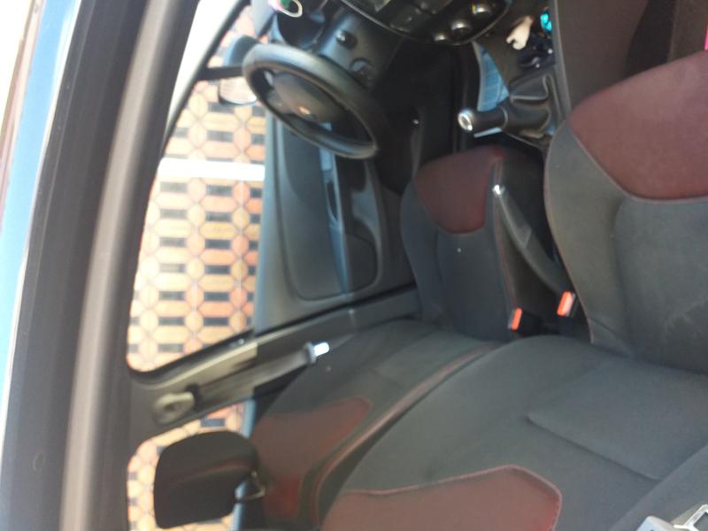 Renault Clio • 2016 • 105,000 km 1