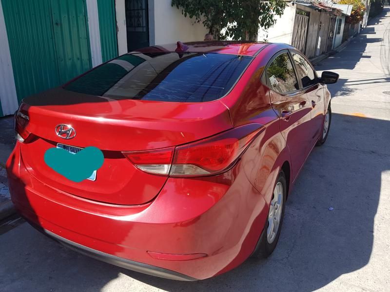 Hyundai Elantra • 2015 • 77,000 km 3