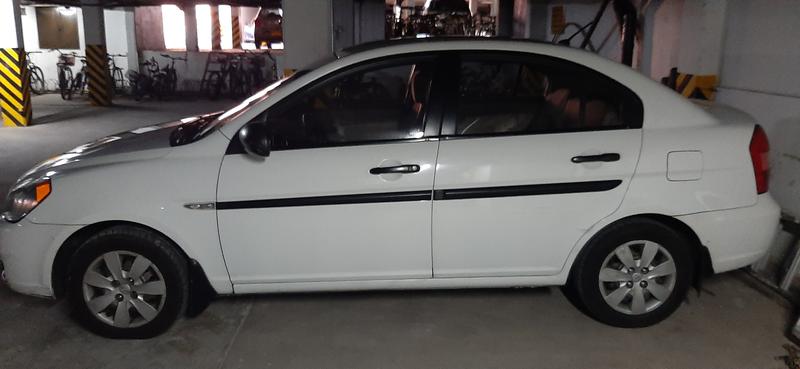 Hyundai Accent • 2011 • 178,000 km 3